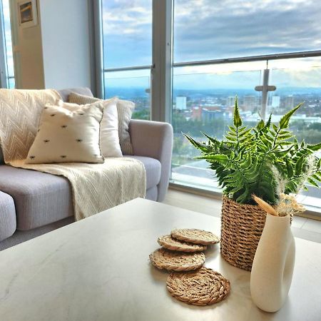 Апартаменты Pass The Keys Stunning Penthouse With Balcony Sunset Views Белфаст Экстерьер фото