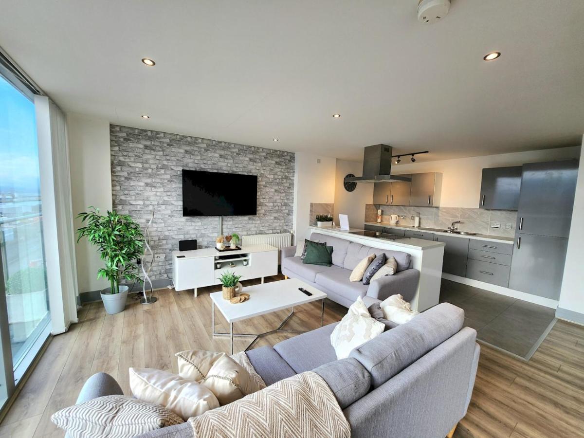 Апартаменты Pass The Keys Stunning Penthouse With Balcony Sunset Views Белфаст Экстерьер фото